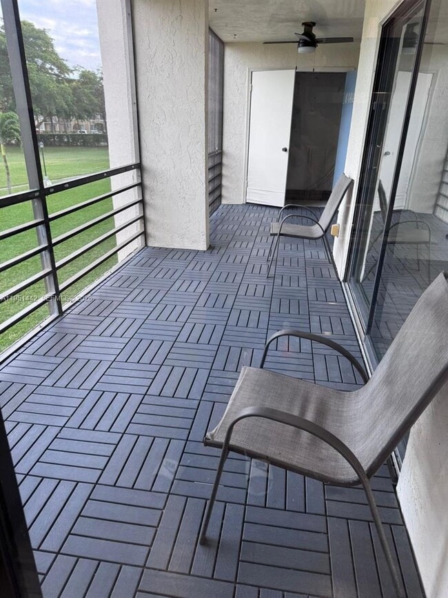 Building Photo - 5917 Vía Vermilya Unit 203