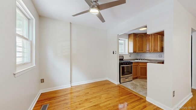 Photo - 273 W 254th St