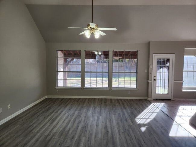 Photo - 328 Ashley Pl