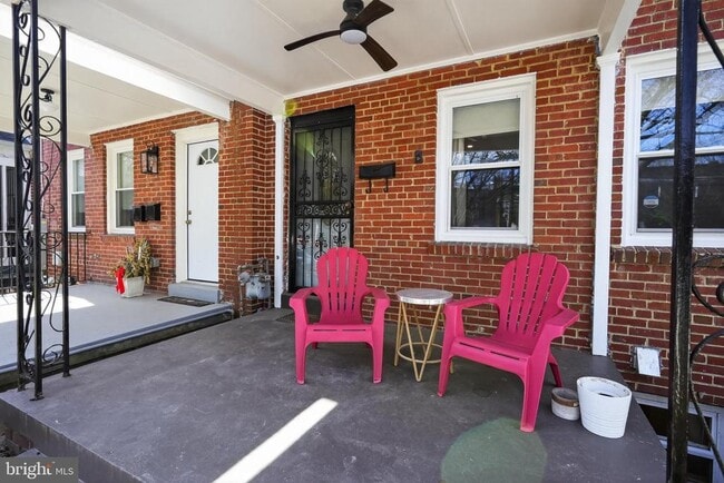 Photo - 32 Farragut Pl NW