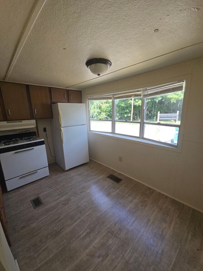 Photo - 93 Oakwood Cir