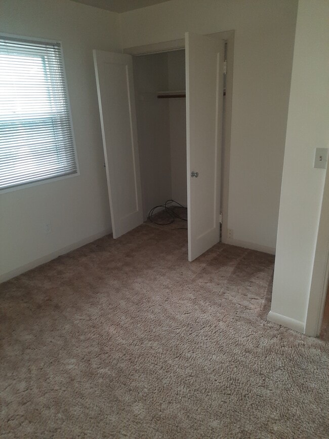 Dormitorio - 3505 NE Ainsworth St