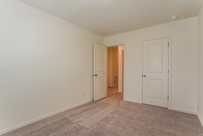 Photo - Fantastic 3bd/2ba home! Let yourself in!