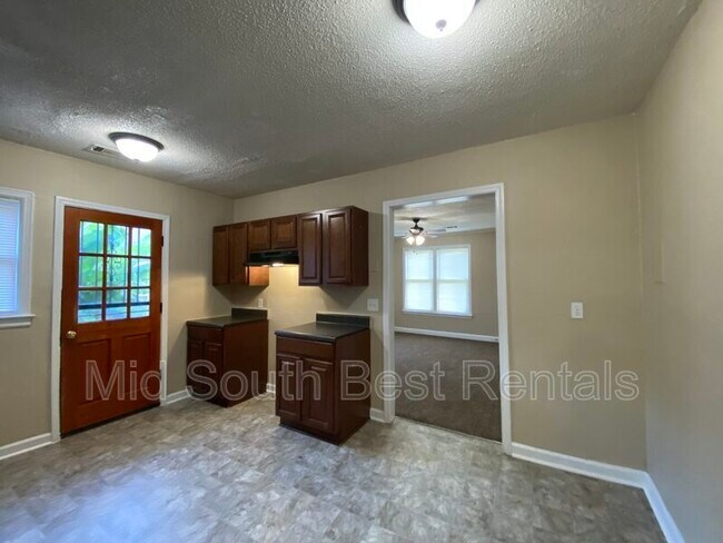 Photo - 3577 Bowen Ave