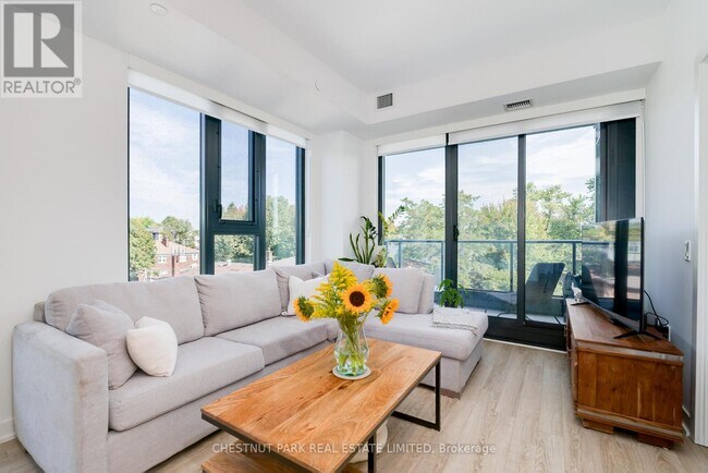 Photo - 250 Lawrence Ave W Unité 406