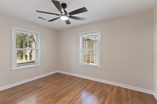 Photo - 3811 Luca St