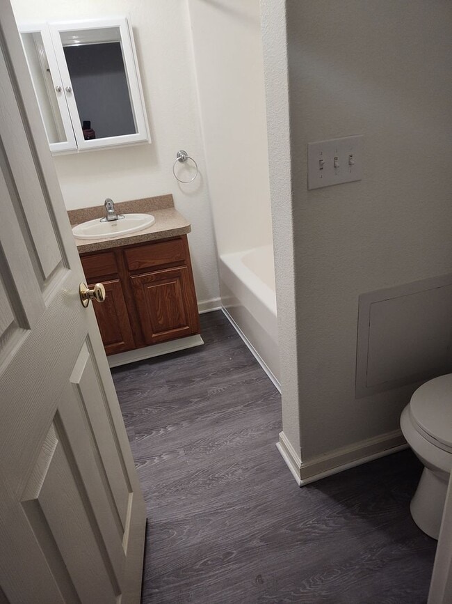 Photo - 134 E. Third Street Unidad Apartment F