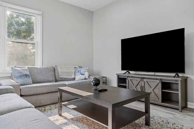 Photo - 101 Flora St