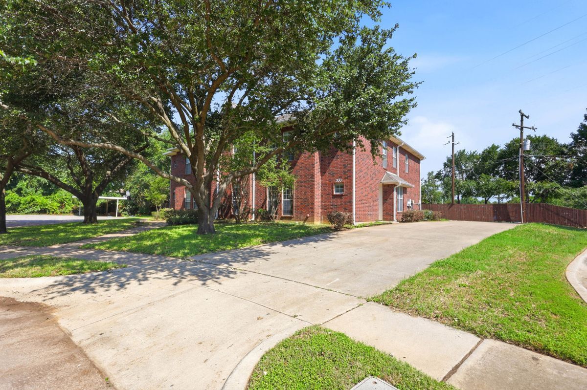 Photo - 121 Wildwood Ct