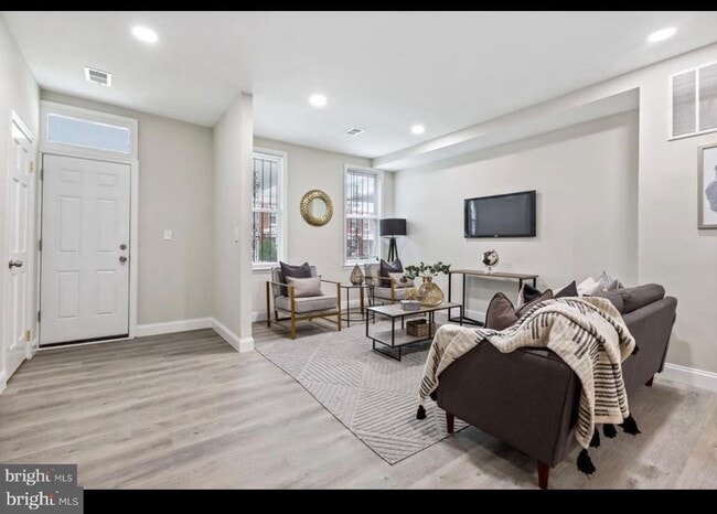 Photo - 720 Edgewood St