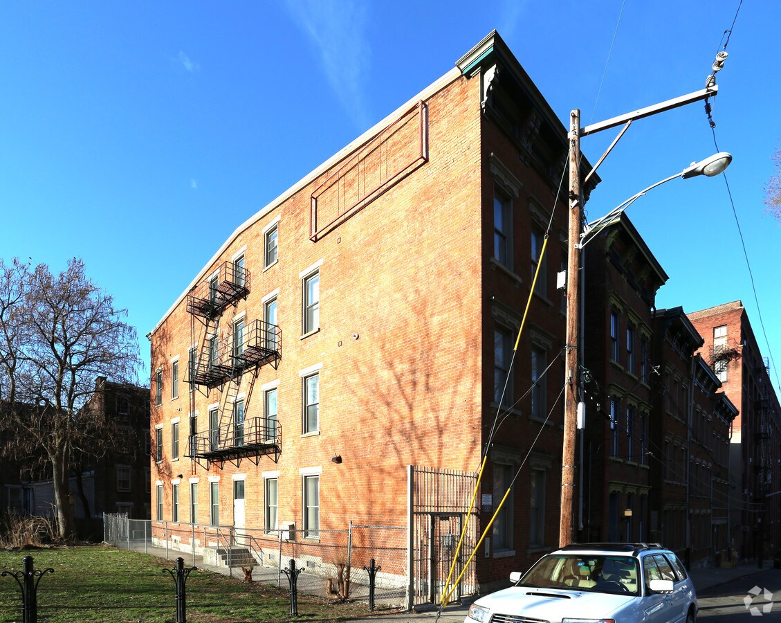 Photo - 527 Dandridge St