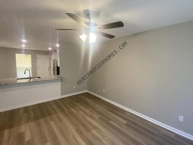 Photo - 1307 Lee Mac Dr