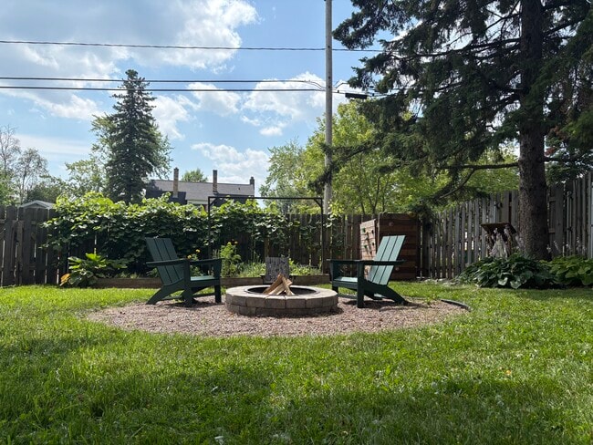 Photo - 4112 Gladstone St