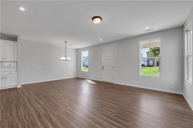 Photo - 865 York Aly