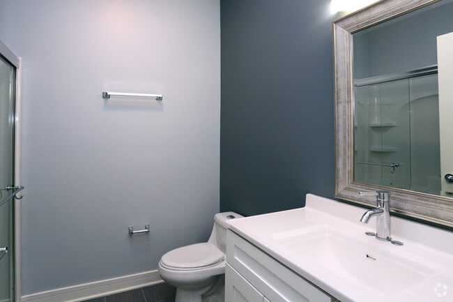 2BR, 2BA - 1,405SF - Master Bathroom