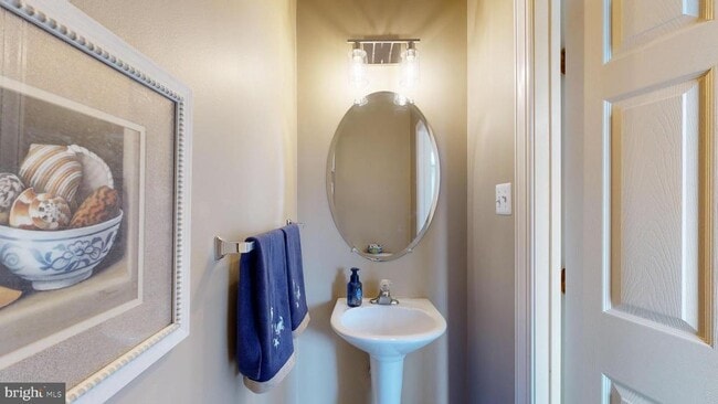 Photo - 17216 Chatham St