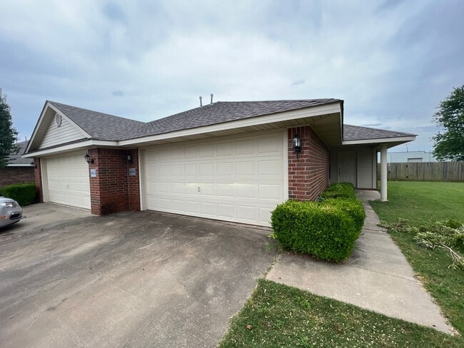 Building Photo - 1811 Wilder Ln Unit B