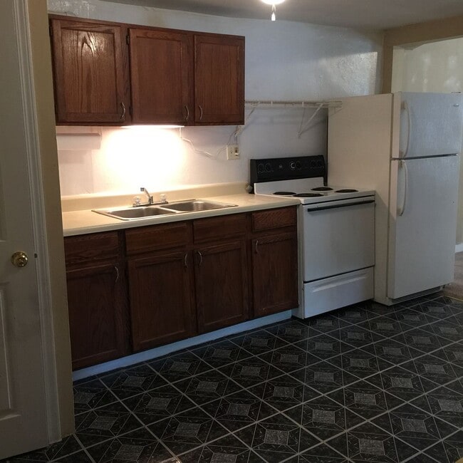 Building Photo - 110 W Walnut St Unit #4