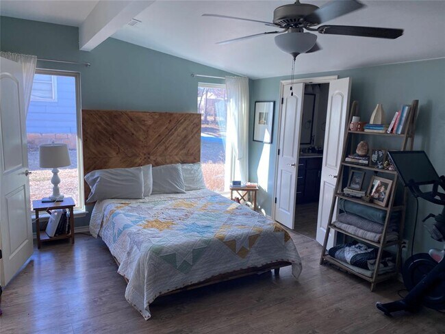 Photo - 1633 NE 11th St