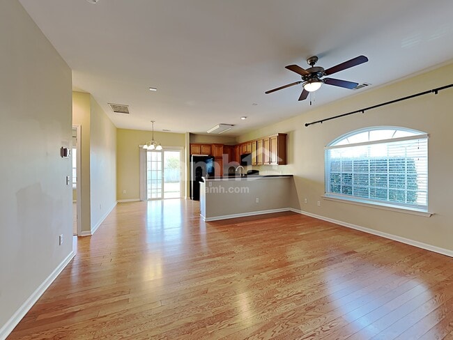 Photo - 17 Pfeiffer Ct