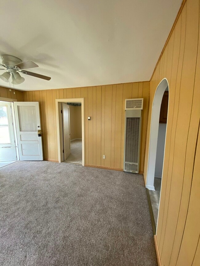 Photo - 205 Kansas St S