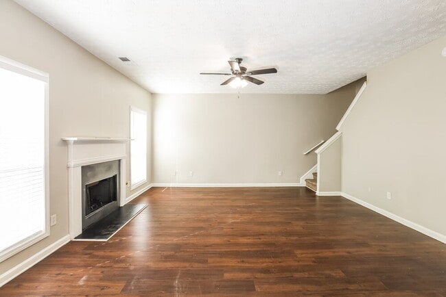 Photo - 229 Winthrop Ln