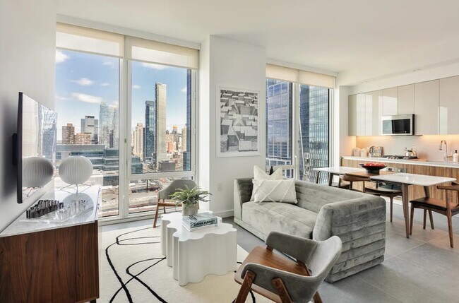 Building Photo - 636 W 30th St Unit 21G