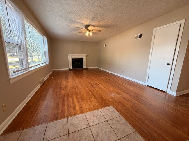 1317 S Kentwood Ave