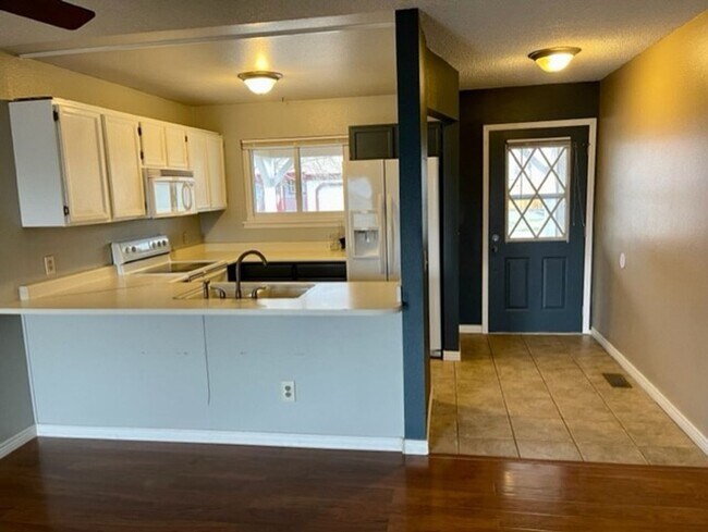 Photo - 6100 Fenton St