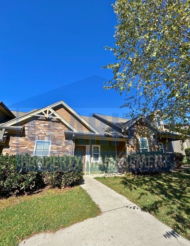 Building Photo - Single-level two bedroom townhome!