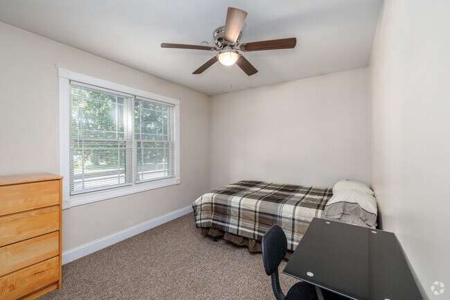 3BR, 1BA - 1,250SF - Bedroom