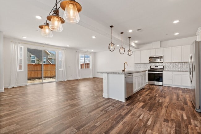 Building Photo - Beuatiful Townhome in Northwest Reno!