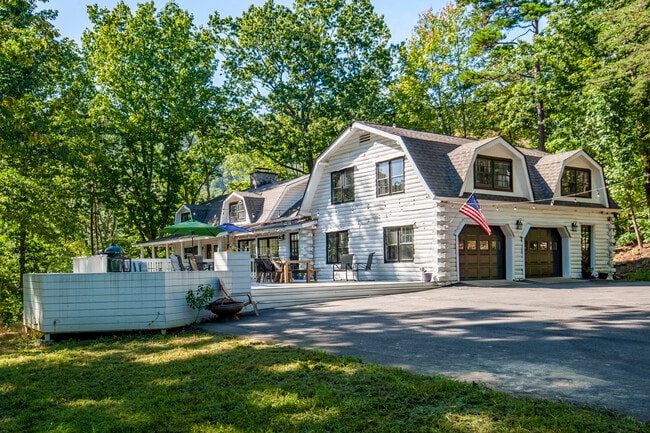 Building Photo - 1644 Dudley Mountain Rd