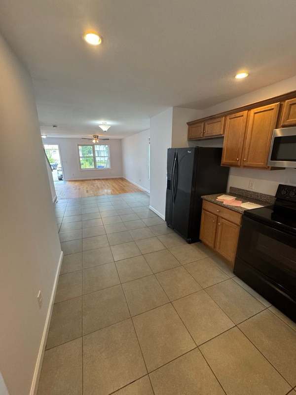 Photo - 135-137 Laconia St Unidad 137