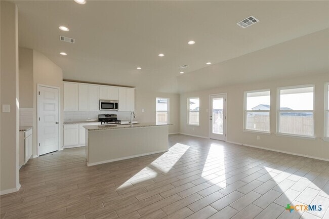 Building Photo - 233 Gray Wolf Dr Rental