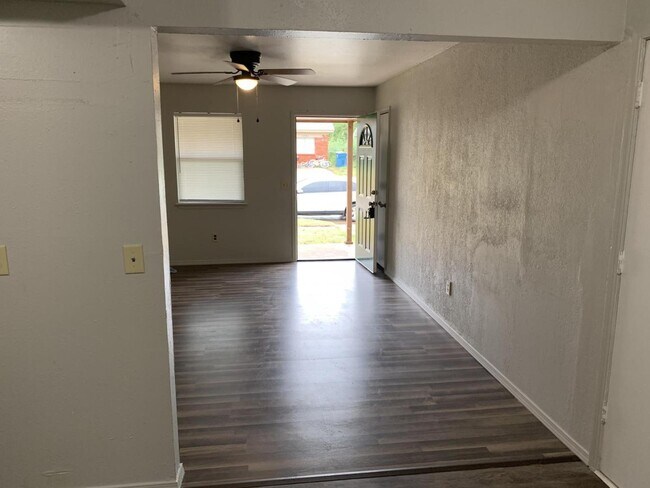 Photo - 1500 McGregor Dr