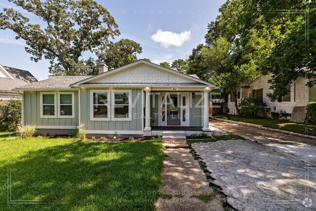 Building Photo - Gorgeous Spring Hill Home!