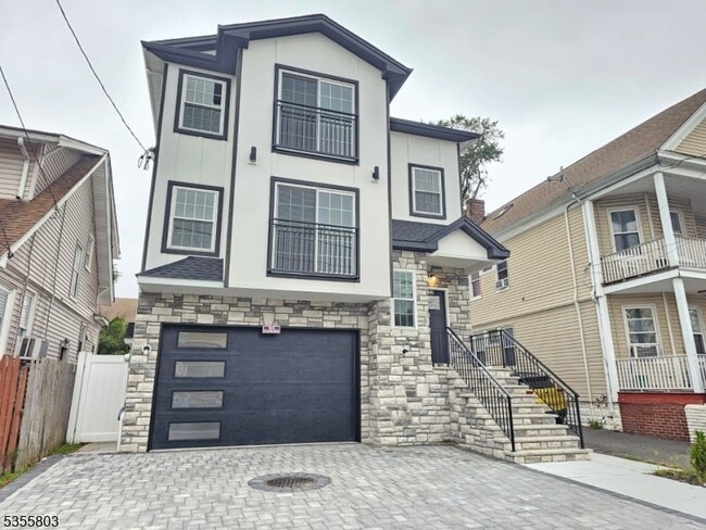 Photo - 122 Alton St