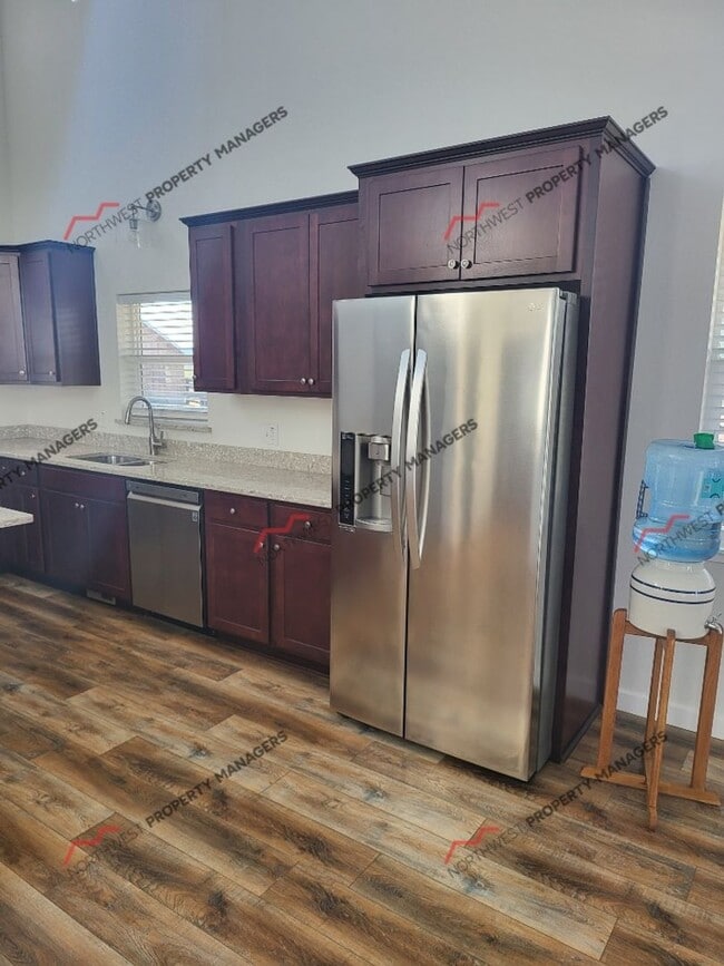 Photo - STATUS: *AVAILABLE*  | R210C | $2295