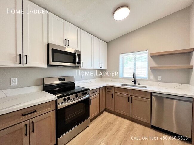 Photo - 1124 E Polk St Unit 2