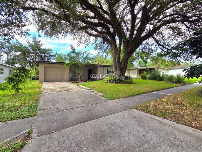 Building Photo - Charming 3-Bedroom Home with Spacious Back...
