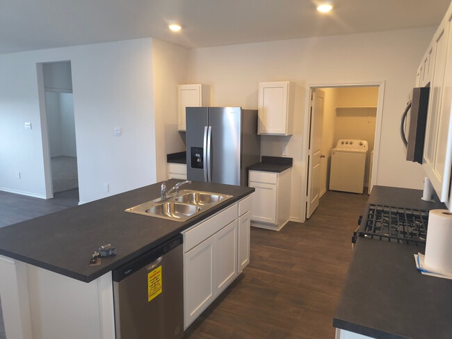 Photo - Room in House on Arnold Lp