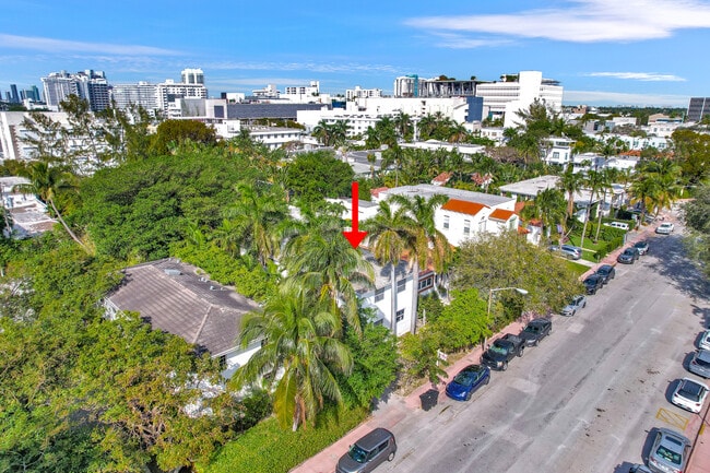 LOCATION NEAR LINCOLN ROAD