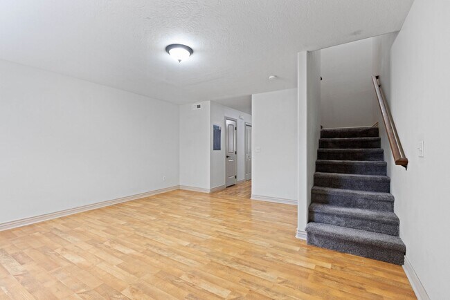 593 Countryside Ave