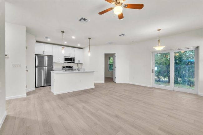 Photo - 652 Kensington St