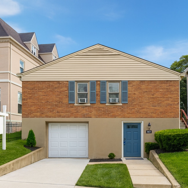 Building Photo - 2108 Auburn Ave Unit 1