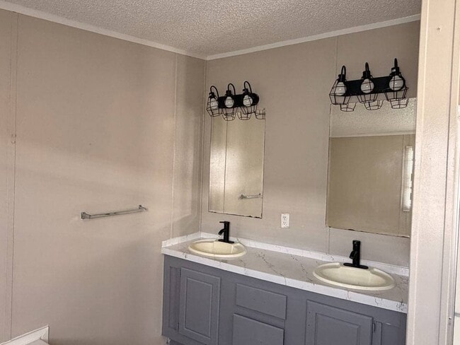 Photo - 2112 Colonial Dr