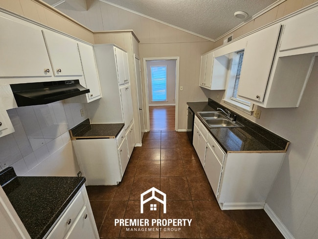 Photo - 2942 S.Mendenhall Road