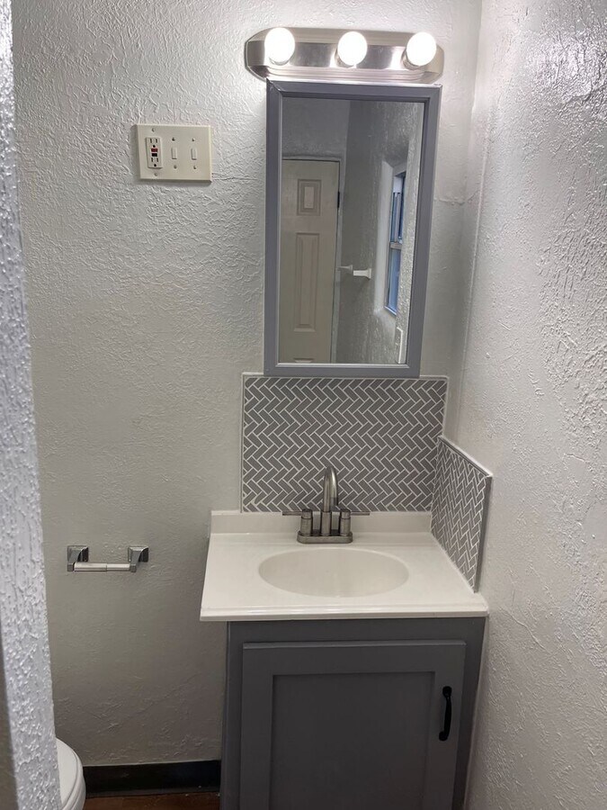 Photo - 330 Vermont St NE Unit B