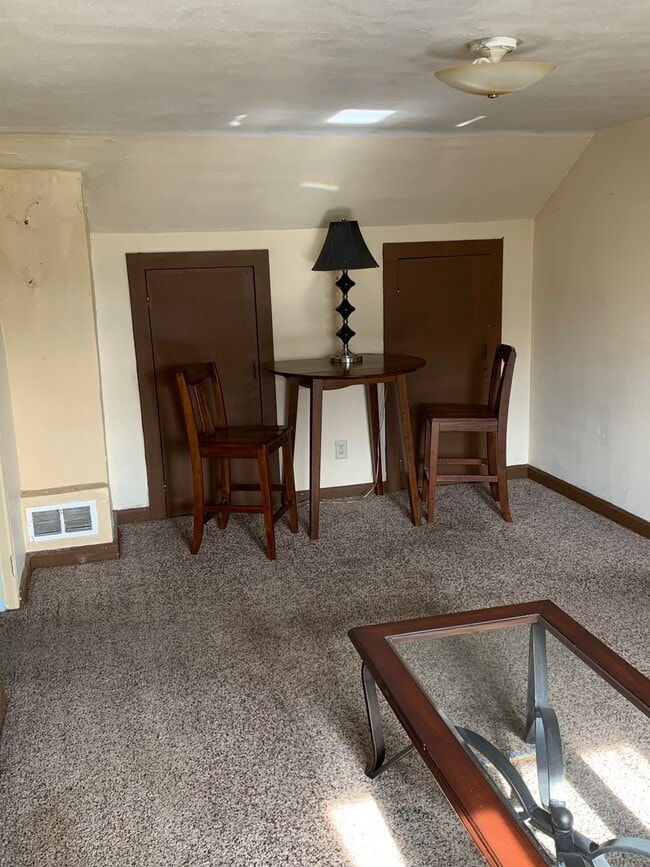 Building Photo - 407 N 12th St Unit 3/4